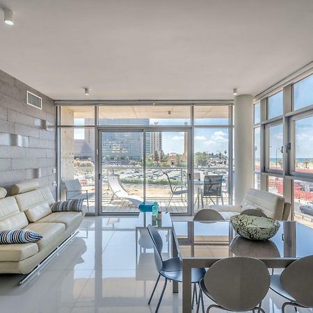 Beautiful Sunny 3 Bedrooms In Font Of The Beach テル・アビブ エクステリア 写真
