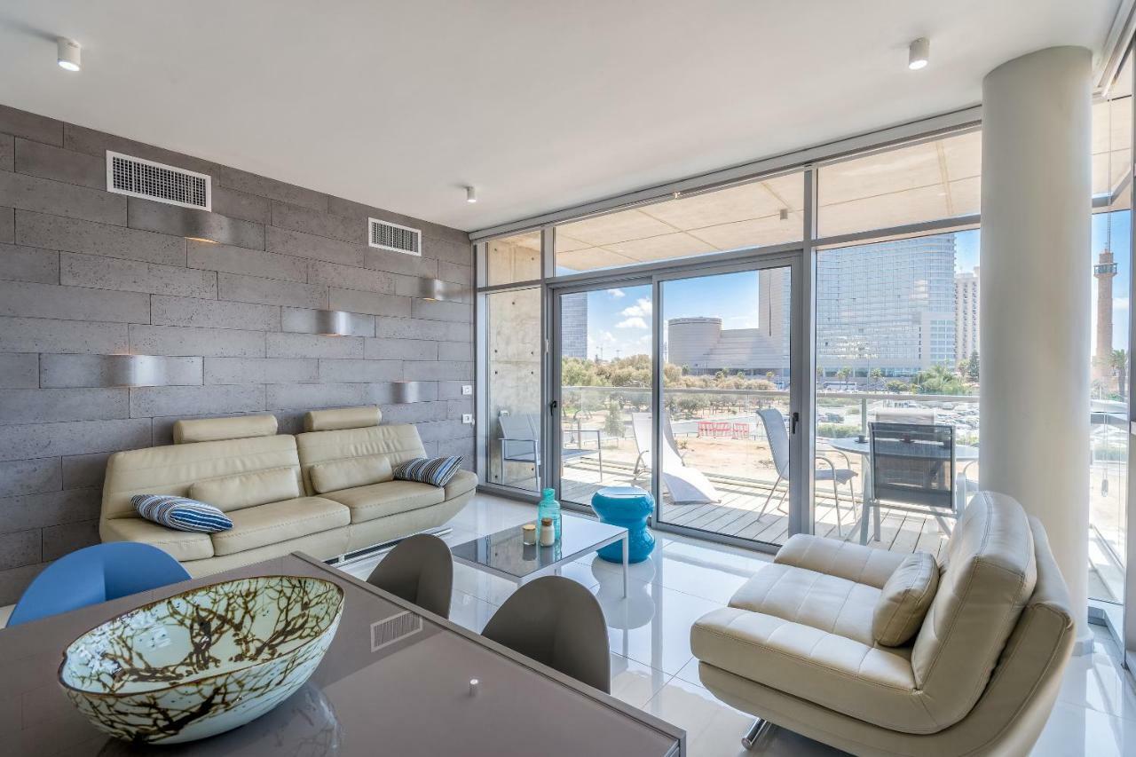 Beautiful Sunny 3 Bedrooms In Font Of The Beach テル・アビブ エクステリア 写真