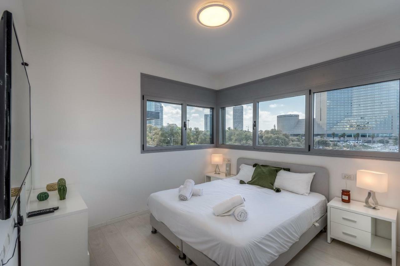 Beautiful Sunny 3 Bedrooms In Font Of The Beach テル・アビブ エクステリア 写真